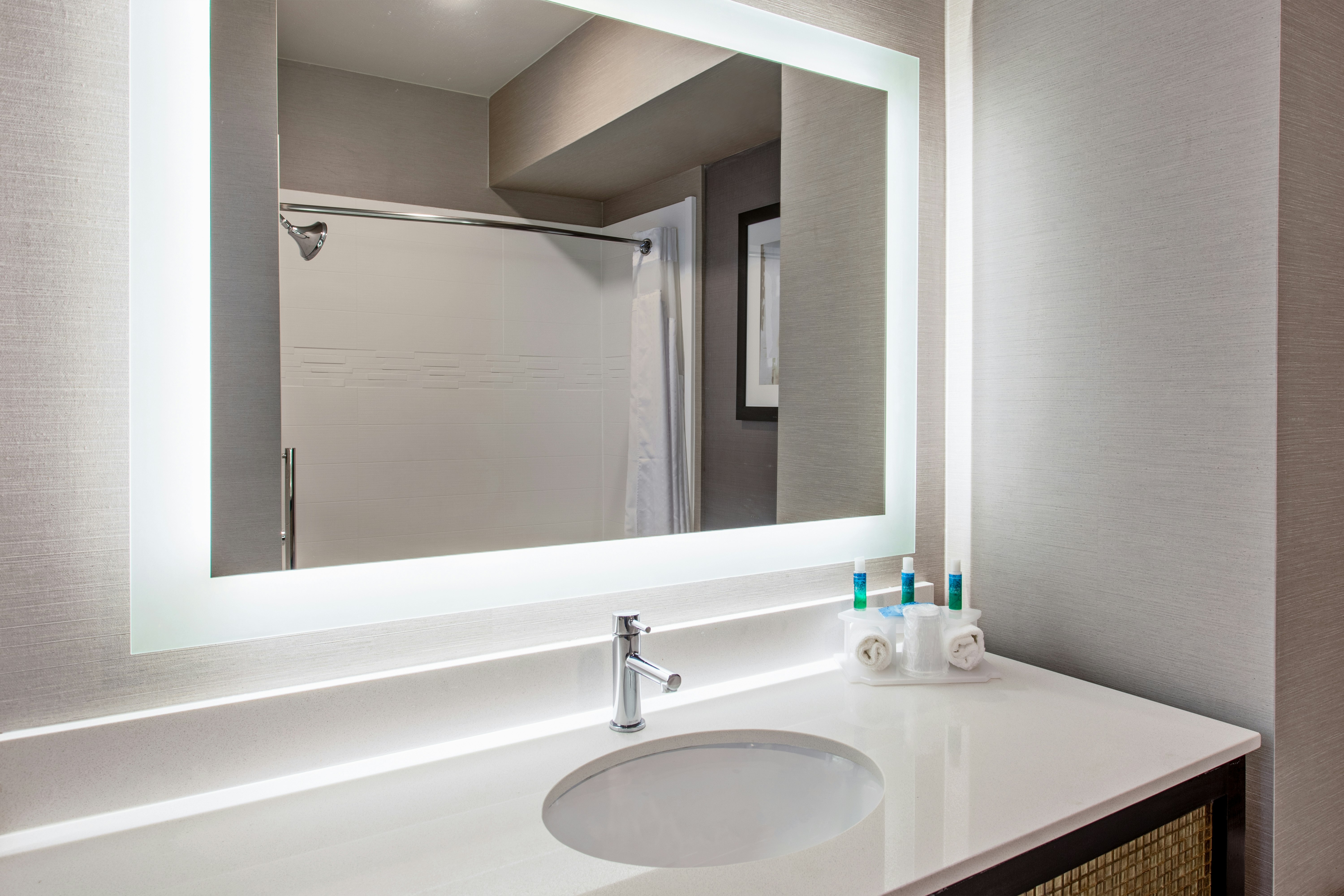 Holiday Inn Express & Suites Anaheim Resort Area 58/58