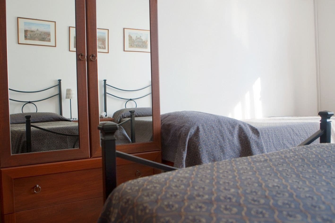 ROOM, DOUBLE BED