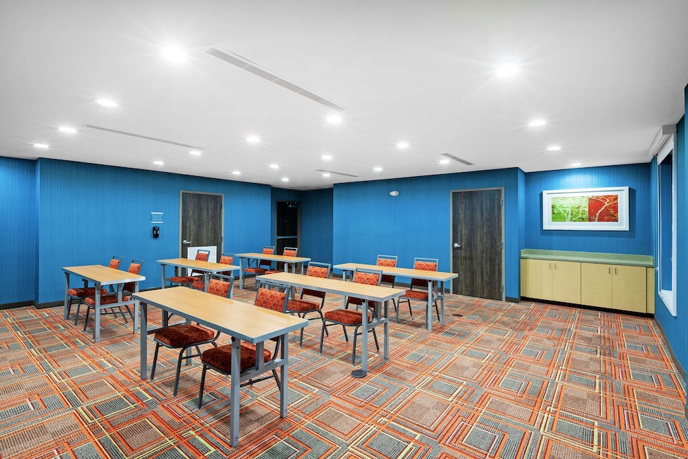 Home2 Suites By Hilton Gonzales 45/60