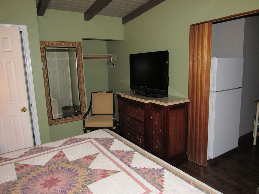 Emerald Bay Lodge 13/40