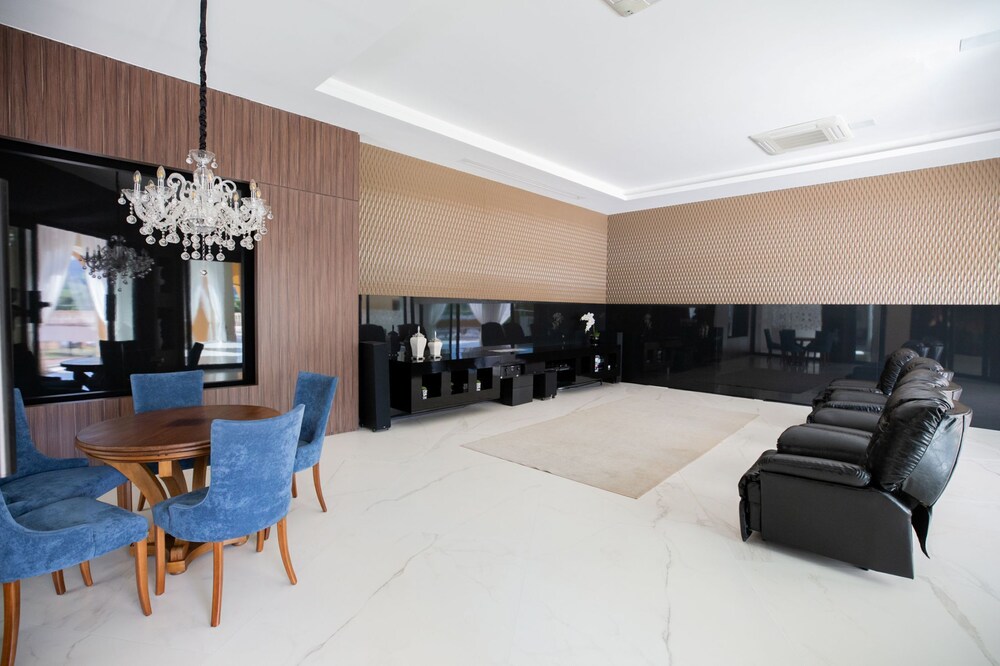DAJ RESORT AND MARINA 36/49