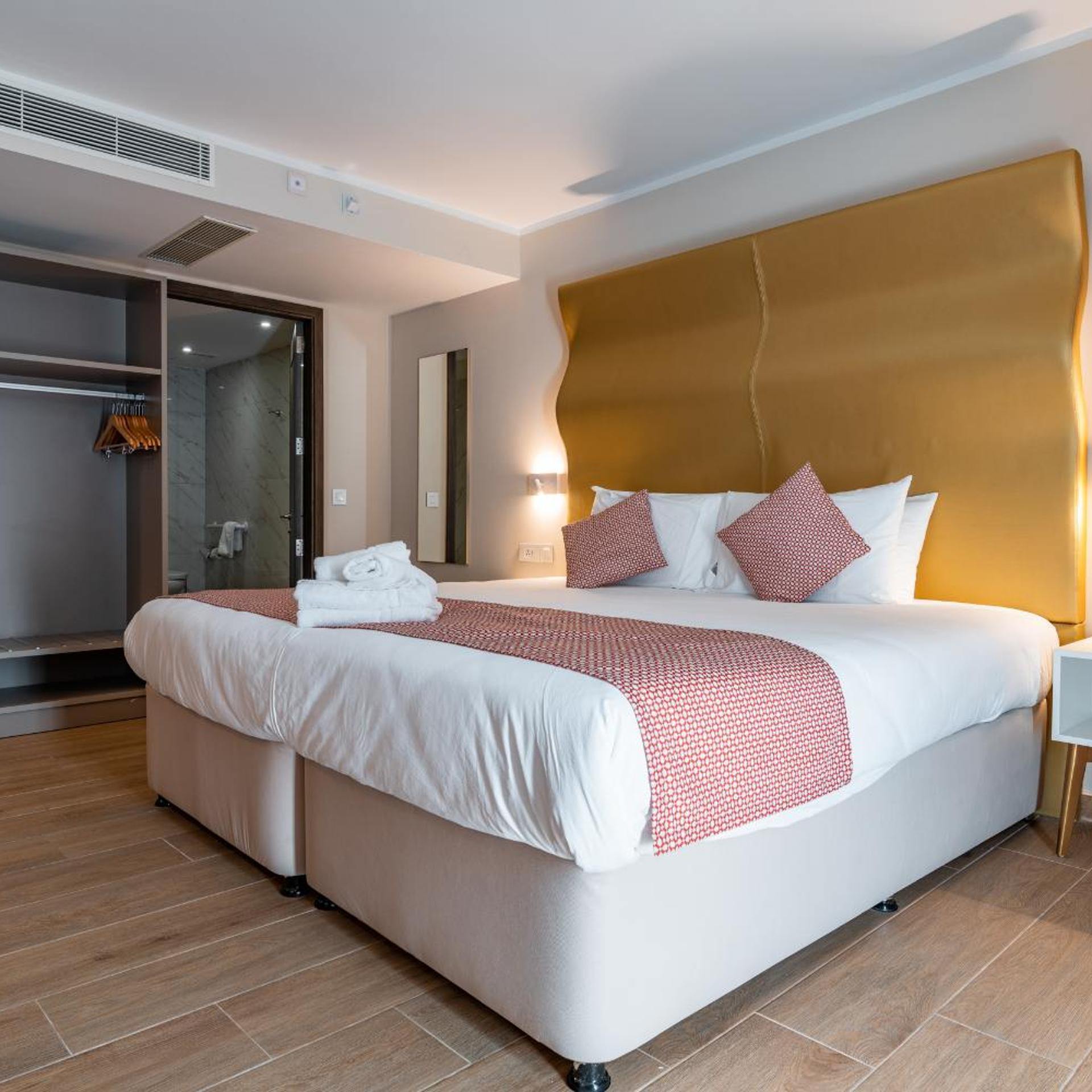 Room, Double or Twin Bed, Side Sea View