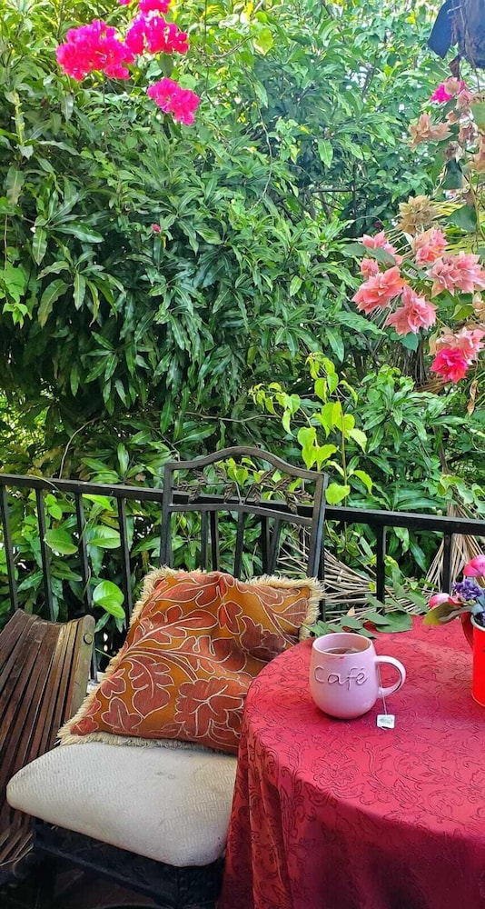 Alojamiento El Salvador Guest House 44/50