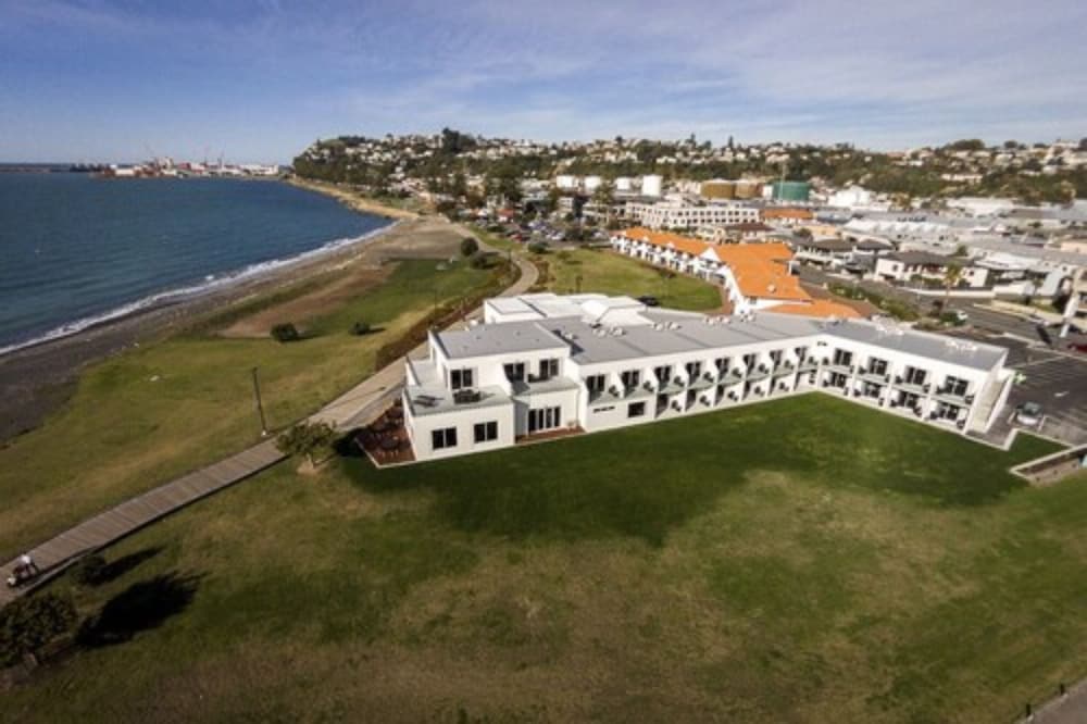 East Pier Hotel 20/26