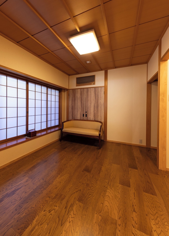 Kawakamiya Kasuitei 34/62