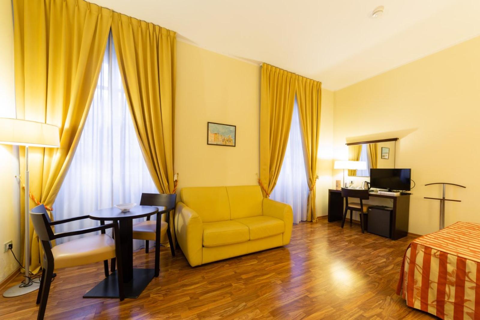 DELUXE, DOUBLE BED