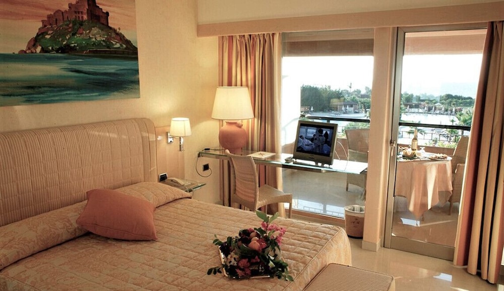 Acacia Resort 30/50