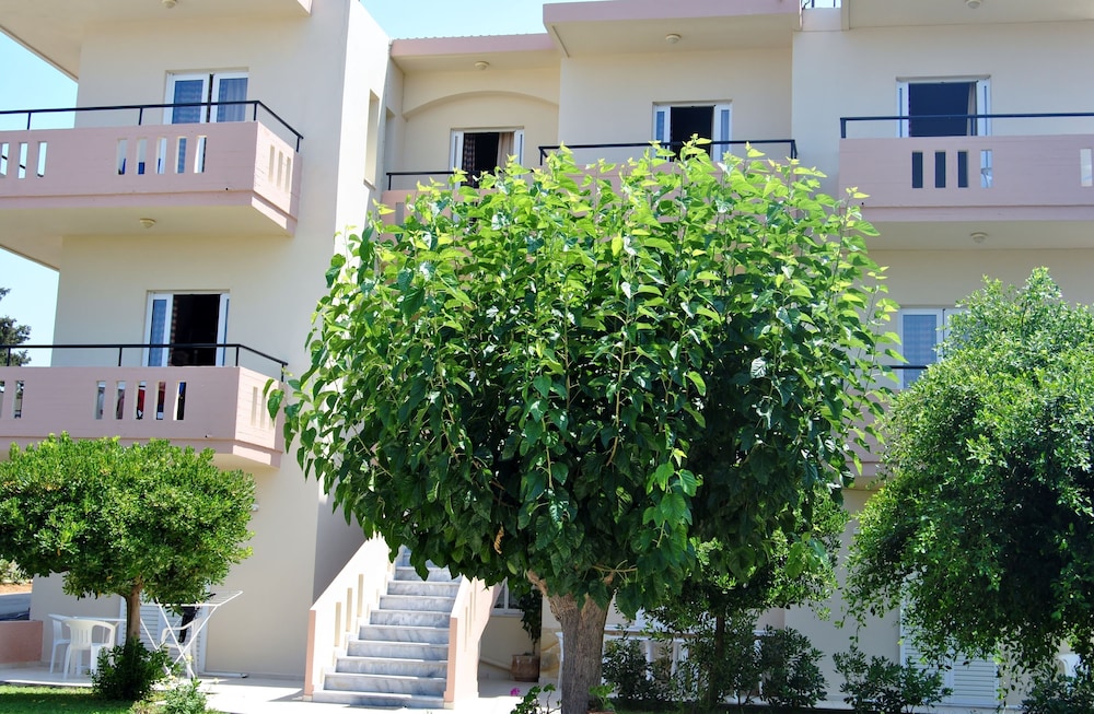 Dimitra &amp; Evdokia Hotel 31/38