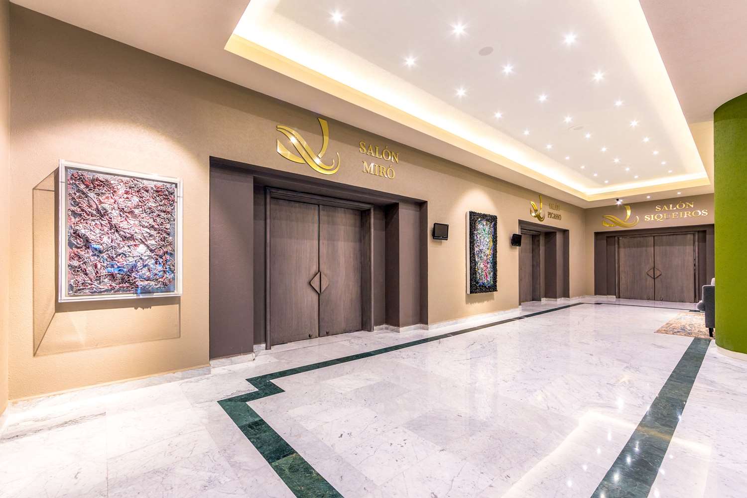 Hotel La Joya 4/19