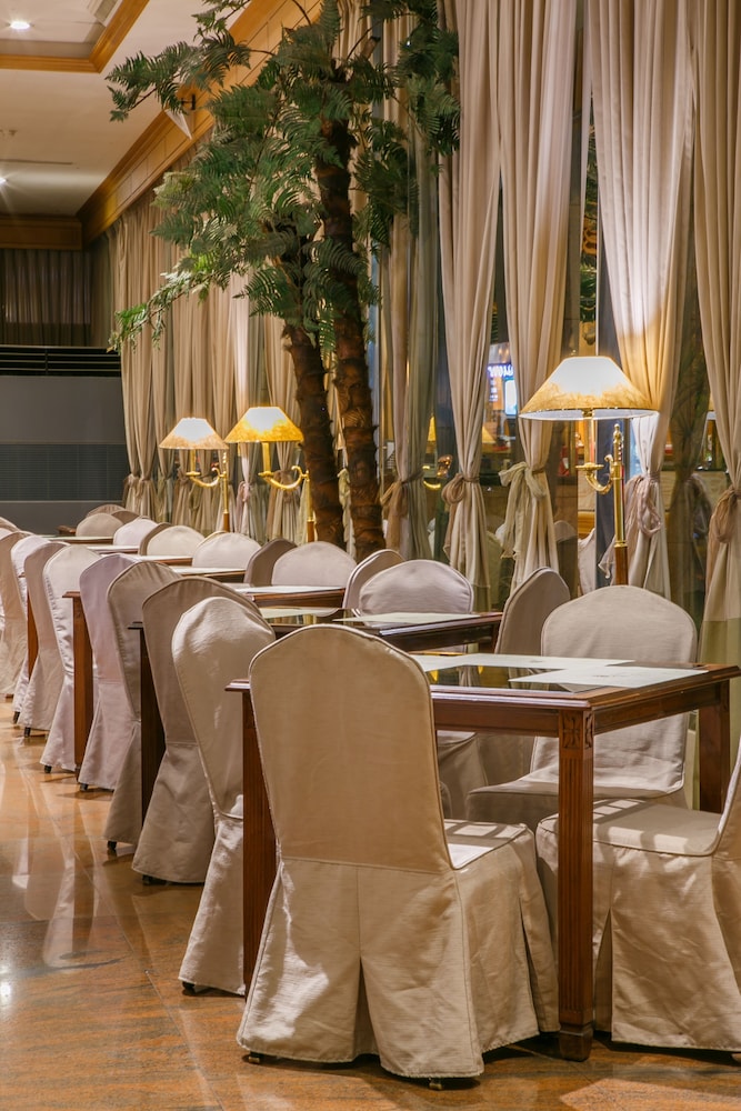 Highness Hotel 28/34