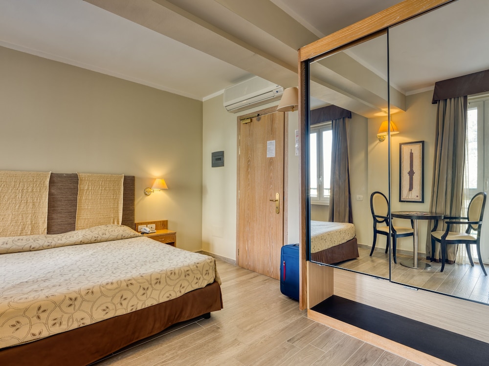Hotel Cristina 12/50