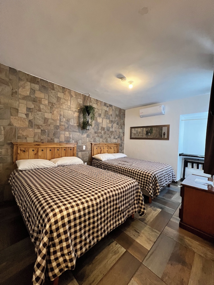 Venados Inn 25/49