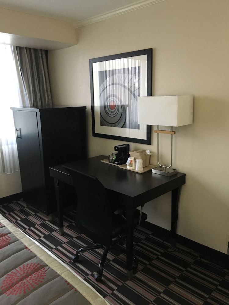 Ramada Plaza Charlotte Airport Hotel and Conference Center 19/30