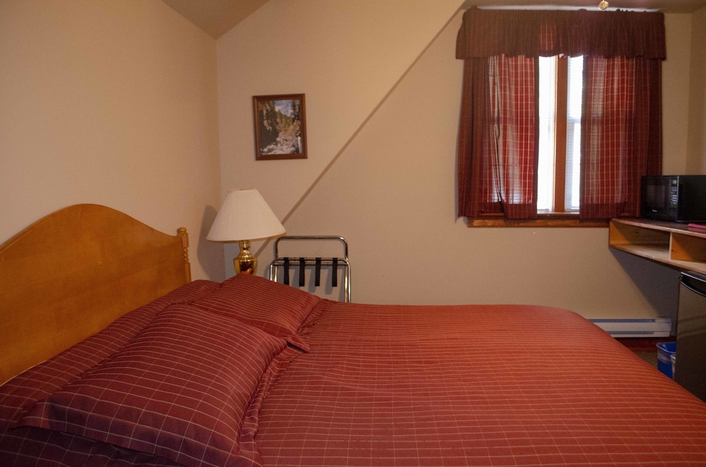 Crandell Mountain Lodge 49/66