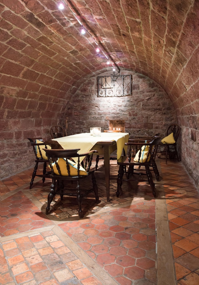 Hotel Restaurant Vinothek Lamm 32/69