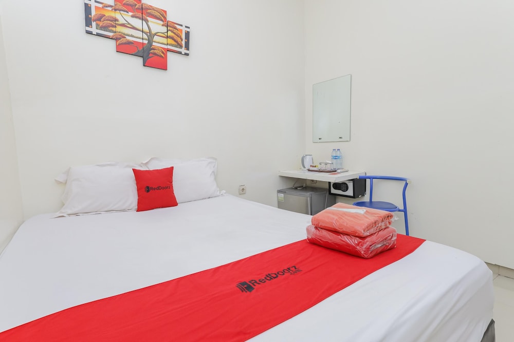 RedDoorz Plus @ K23 Rungkut Madya 10/36