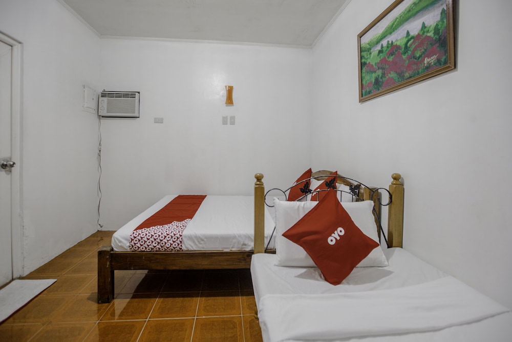 OYO 741 Sierra Travellers Inn 22/43