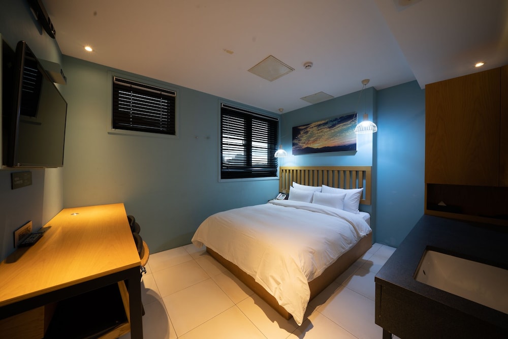 H Avenue Hotel 13/69