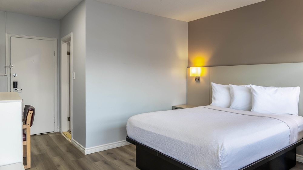 Motel6 Cornwall, On 25/57