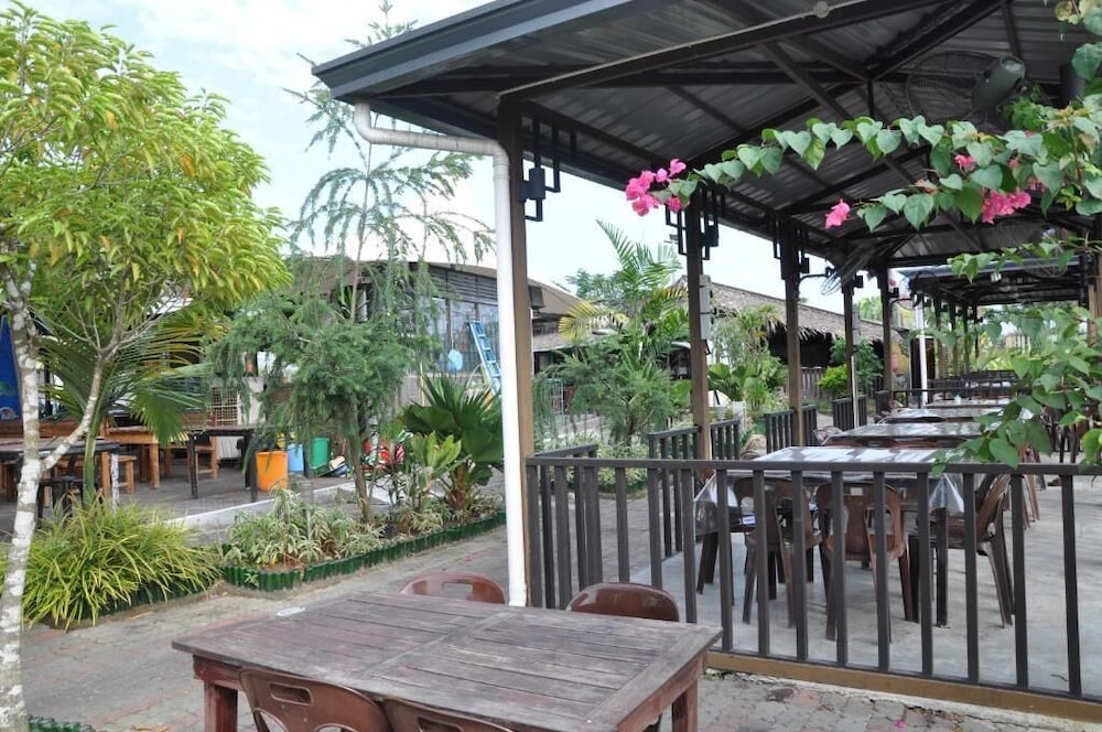 Salim Inn 5/51