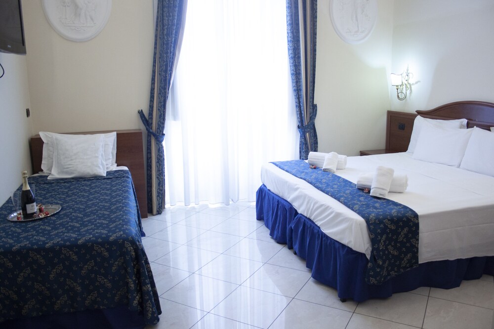 ROOM, TRIPLE