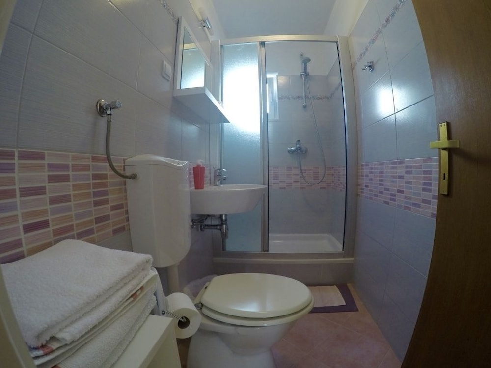 Vila Lacman 37/42