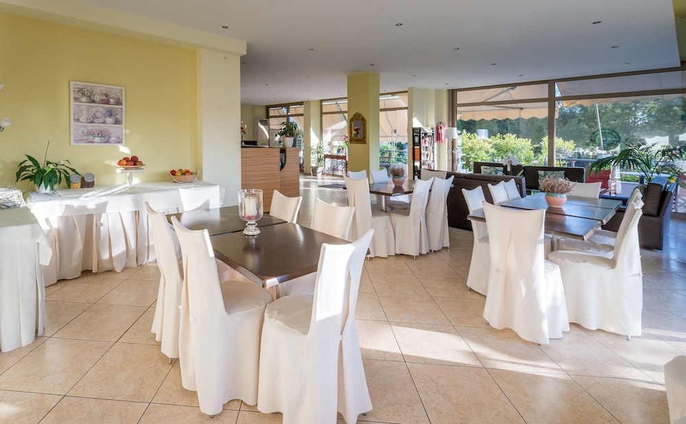 Minavra Hotel 33/43