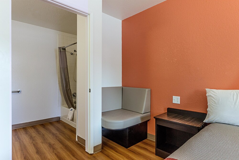 Motel6 Fresno, CA 23/51