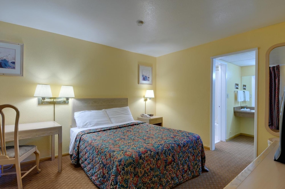 VAGABOND INN SAN PEDRO 34/49