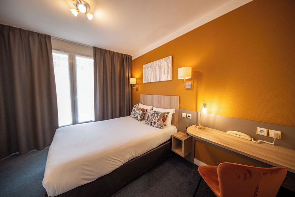 Hotel de Caen 18/38