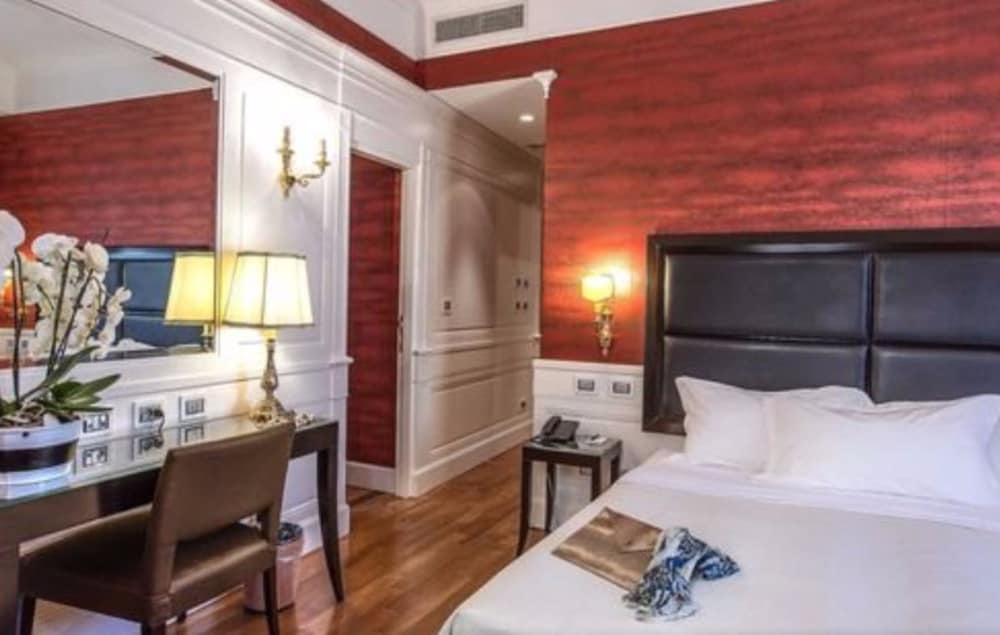 SUPERIOR, DOUBLE BED, CITY VIEW