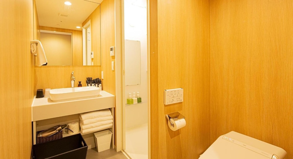 9 HOTEL HAKATA 32/33