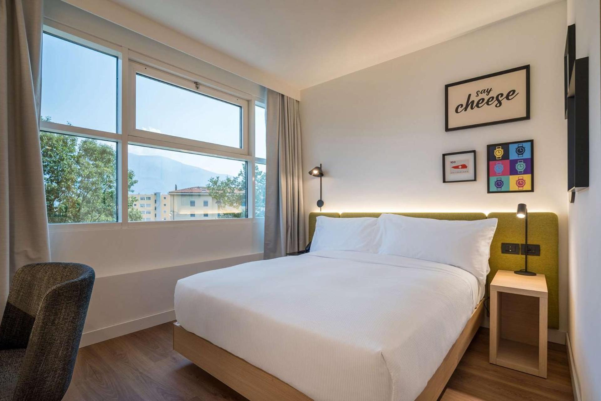 Room, King Bed, Queen Bed, with View