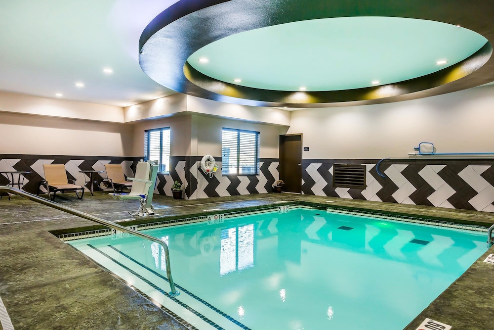 Comfort Inn & Suites Moore - Oklahoma City 3/48