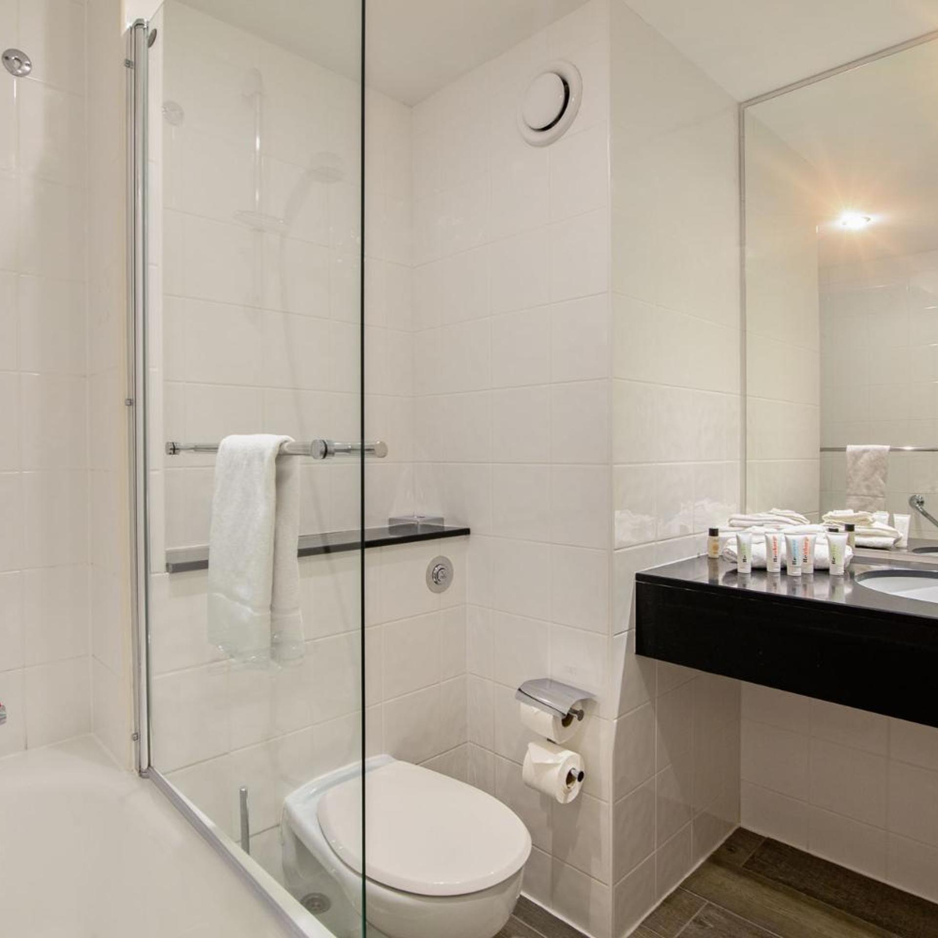 Deluxe, Double Bed, River View, Glasshouse Hotel 9/9