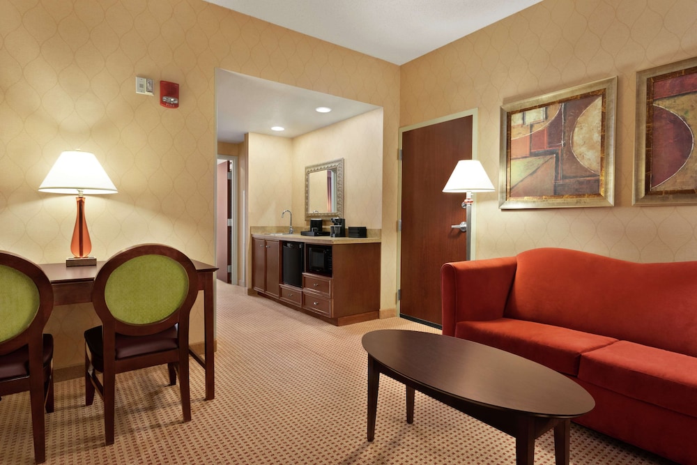 Embassy Suites by Hilton Huntsville 38/76