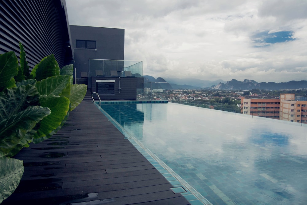 M Roof Hotel & Residences 49/53