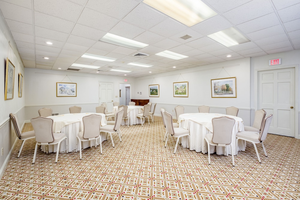 The Farmington Inn &amp; Suites 41/54