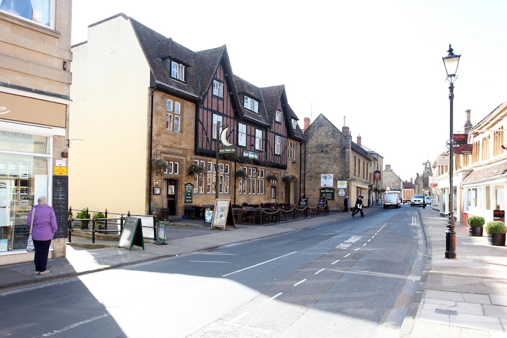 Half Moon By Marston's Inns 17/22