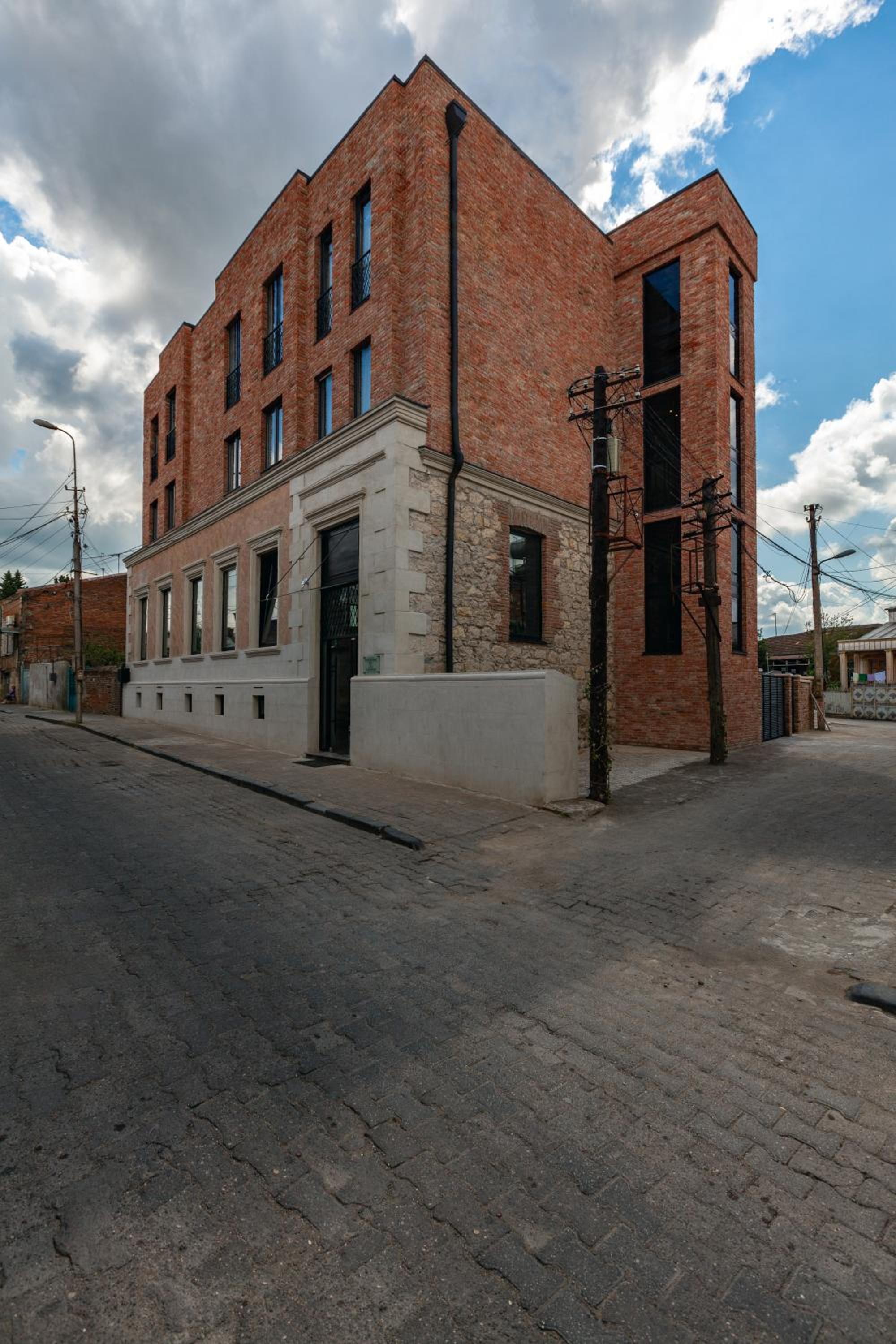 Solomon Hotel 46/51