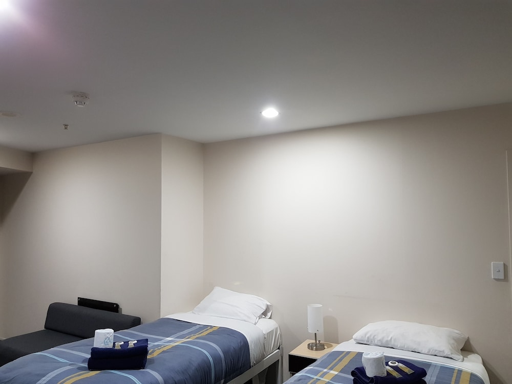 Empire Apartments 23/67