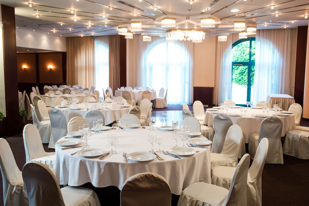Rahat Palace Hotel 67/75
