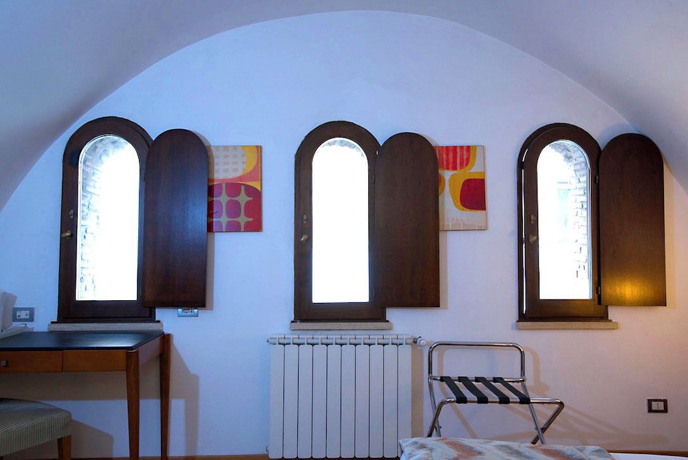 Saint Peter Six Rooms And Suites 12/67