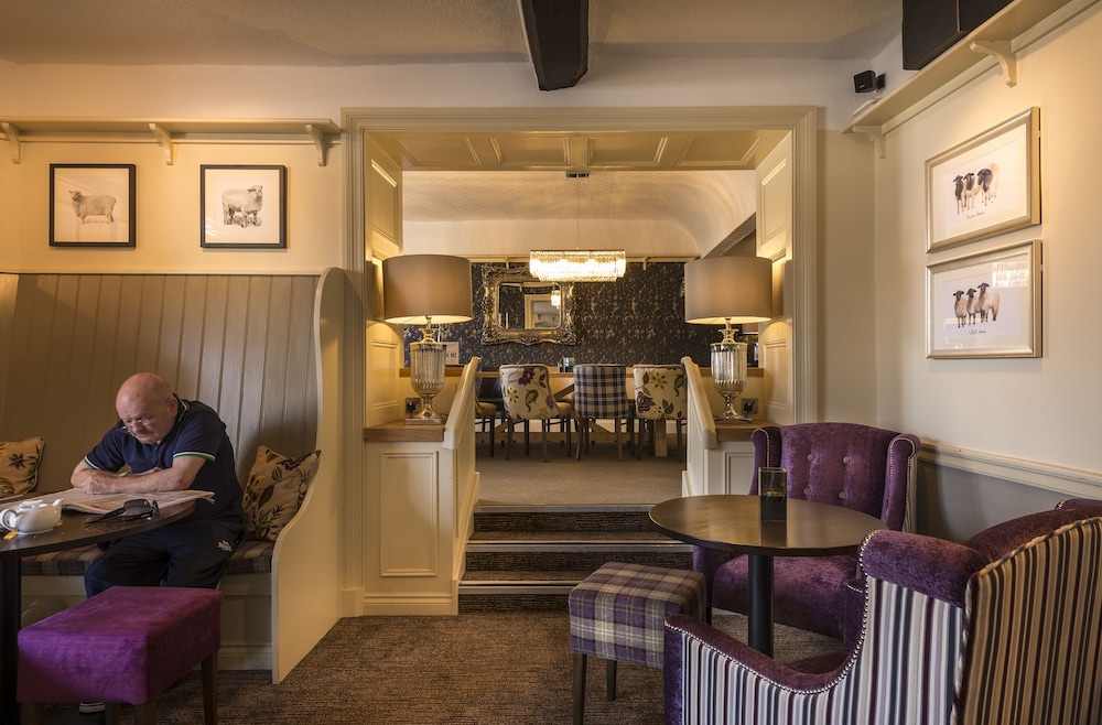 The Golden Fleece Hotel 29/50