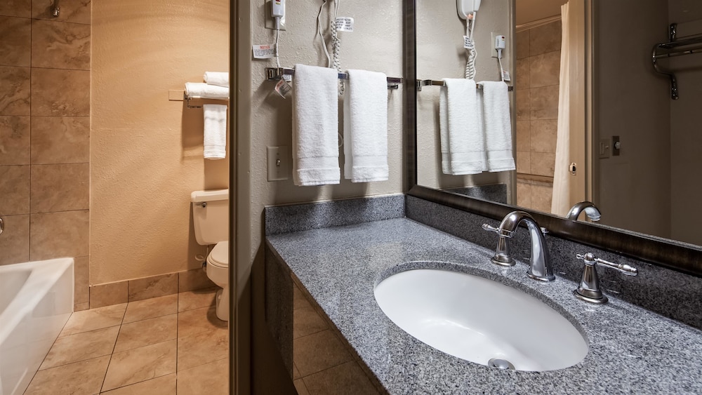 Best Western Lakewood 17/38