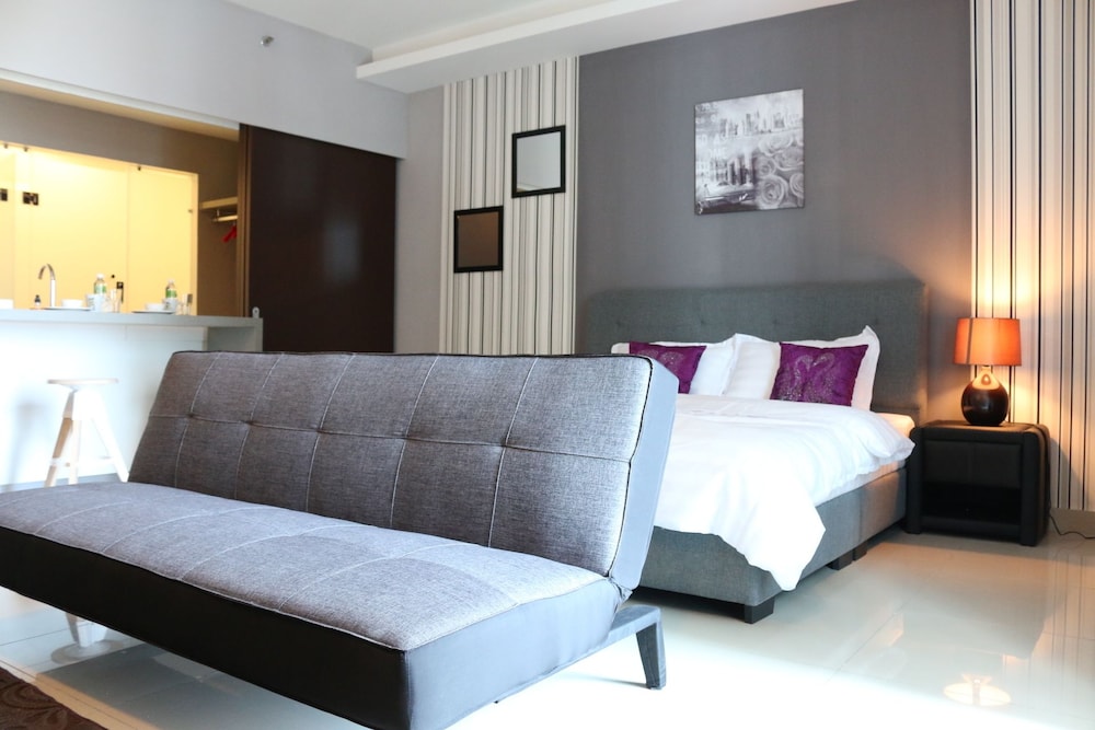 Dehouz – Trefoil Setia Alam Homestay 18/50