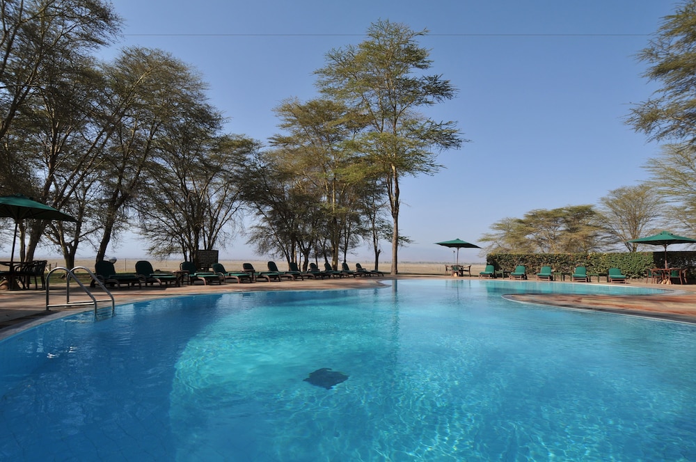 Ol Tukai Lodge Amboseli 50/50
