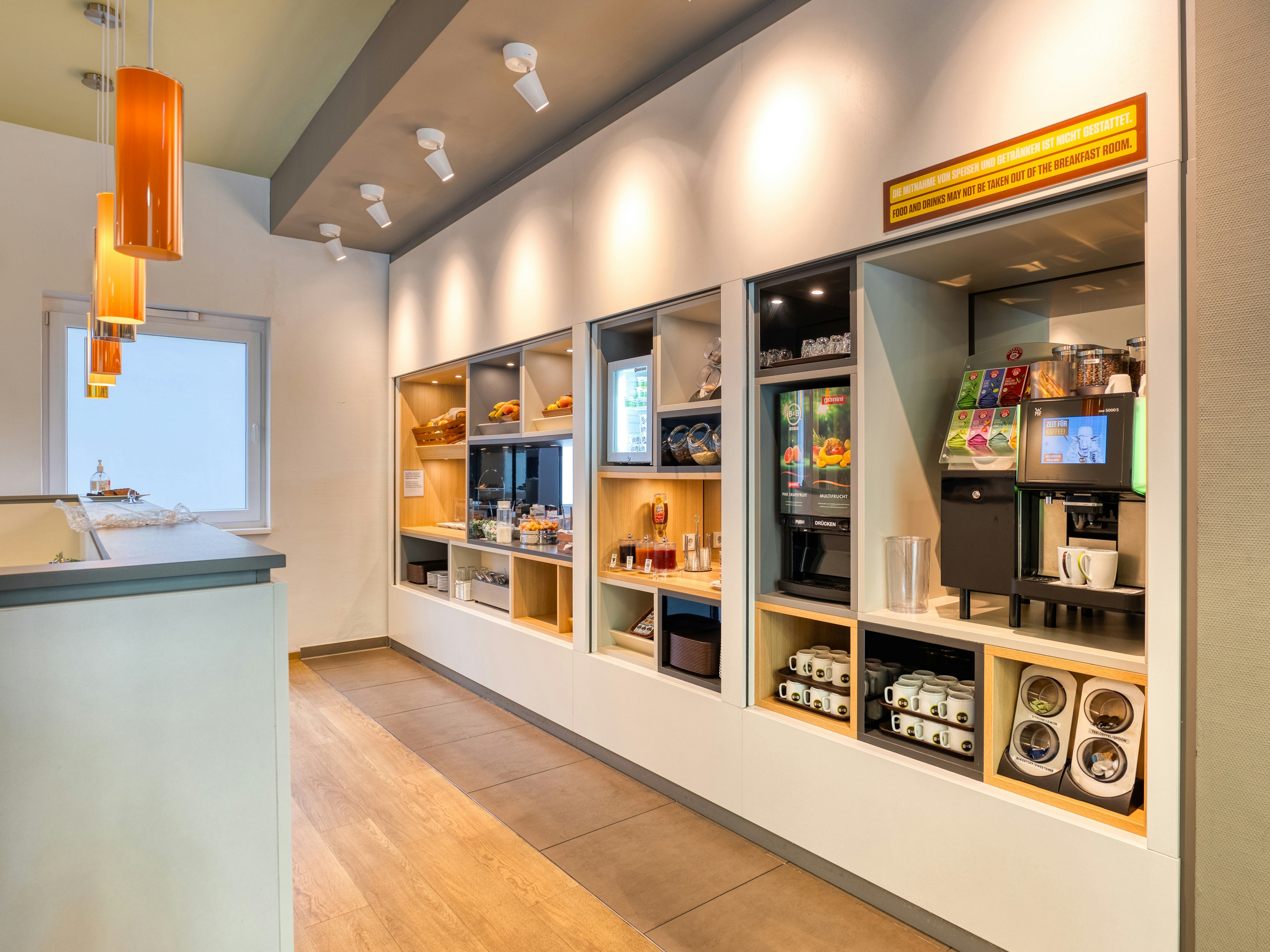 B&B Hotel Stuttgart-Airport/Messe 2/12