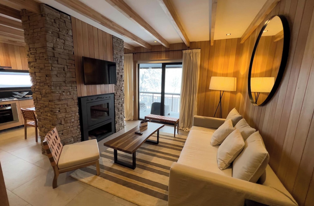 El Refugio Ski & Summer Lodge 34/49