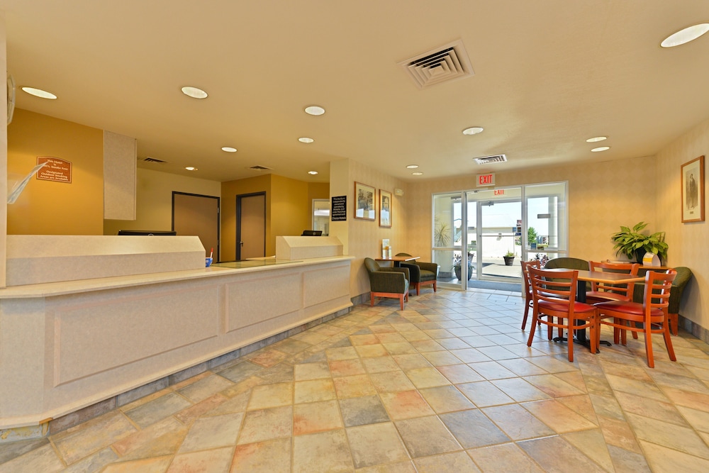Econo Lodge Belle Fourche, SD 6/36